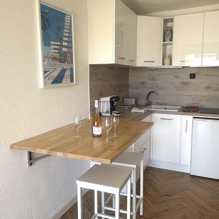 Couchant Cosy studio, terrasse couverte face à la mer, clim, parking, wifi - Apartment mit 1 Schlafzimmer, Balkon und Meerblick - 14