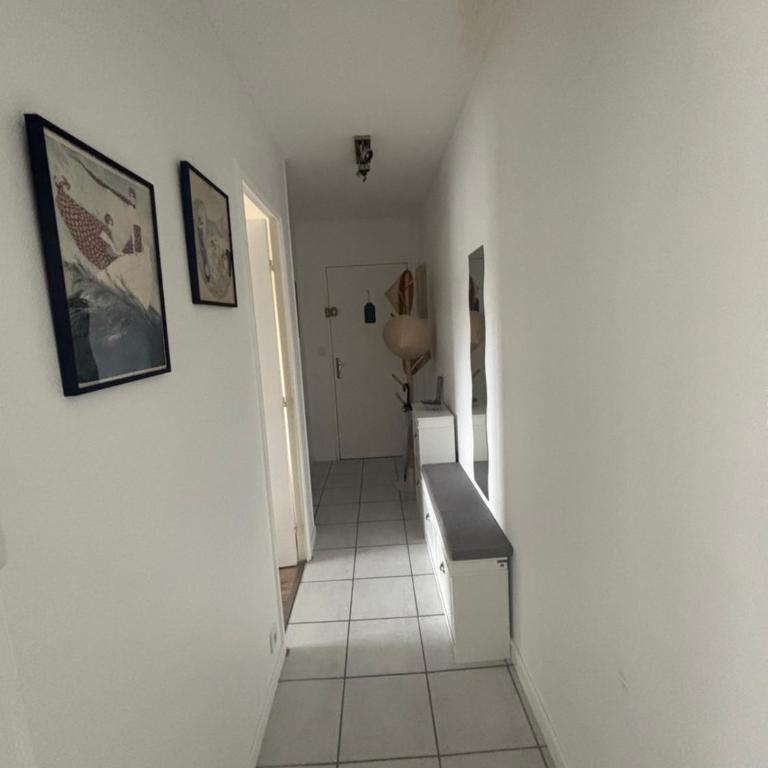 Appartement lumineux à 5 min de la plage - Two-Bedroom Apartment with Balcony - 11