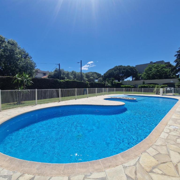 Cozy 1 Br with a seaview, AC, Pool and Parking - Apartment mit 1 Schlafzimmer - 12