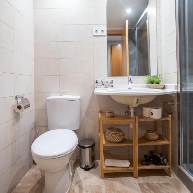 P1MAL1091- Fantastic 3bed steps away from Sagrada - Three-Bedroom Apartment - 22