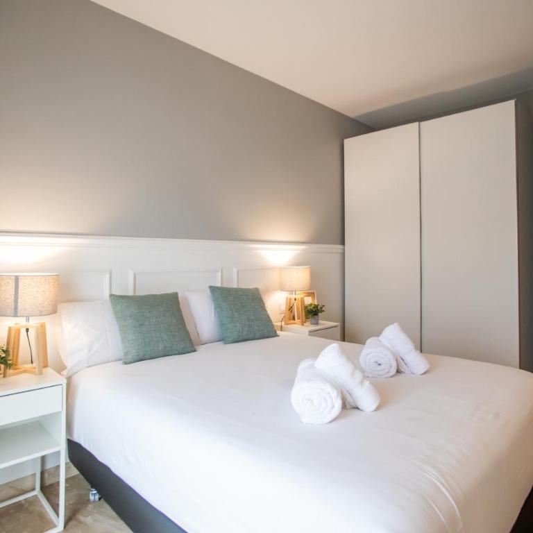 P1MAL1091- Fantastic 3bed steps away from Sagrada - Three-Bedroom Apartment - 24