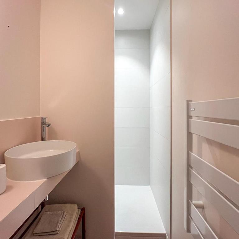 Appartements Avignon Centre - Chambre Double ou Lits Jumeaux avec Salle de Bains Privative - 9