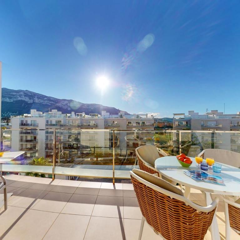 Atico Buen Vivir con gran terraza y vistas espectaculares en Marina Real II Denia by Family Homes Rentals - Apartamento Ático - 5