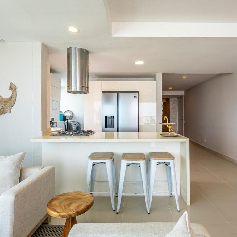 Luxurious Beachfront 3BR, Pool & Ocean Views - Three-Bedroom Apartment - 22