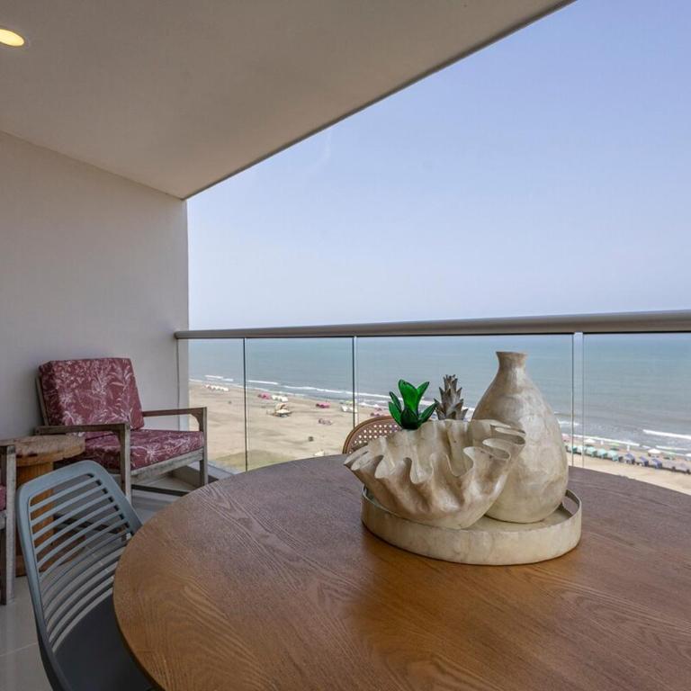 Luxurious Beachfront 3BR, Pool & Ocean Views - Three-Bedroom Apartment - 25