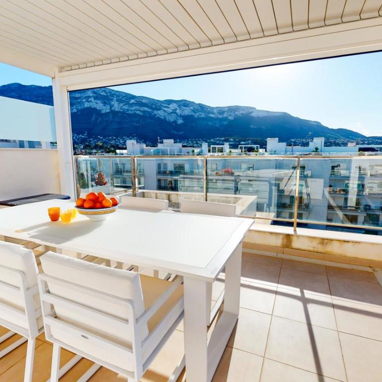 Atico Buen Vivir con gran terraza y vistas espectaculares en Marina Real II Denia by Family Homes Rentals - Apartamento Ático - 3