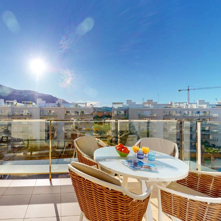 Atico Buen Vivir con gran terraza y vistas espectaculares en Marina Real II Denia by Family Homes Rentals - Apartamento Ático - 36