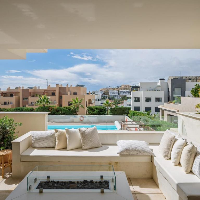 Luxury 3-Bedroom Corner Apartment with Large Terrace La Cala de Mijas - Apartment - 3