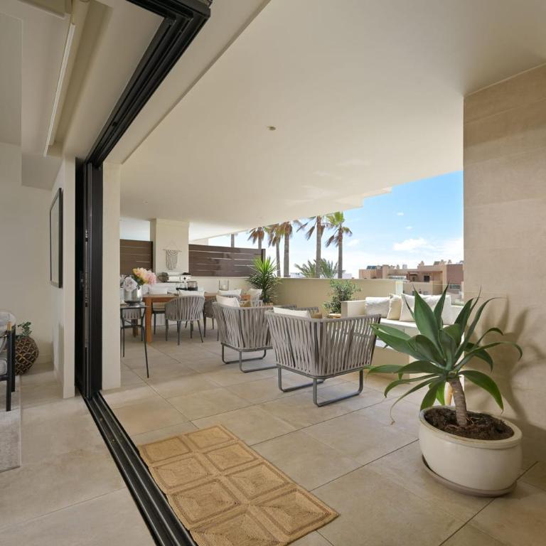 Luxury 3-Bedroom Corner Apartment with Large Terrace La Cala de Mijas - Apartment - 8