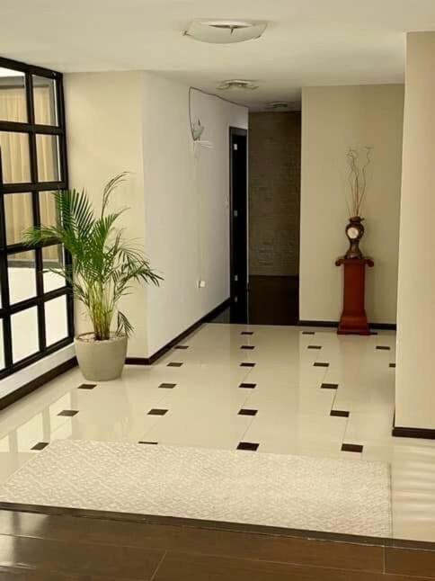 Hermoso Departamento con jacuzzi Ficoa-Ambato - Apartamento de 3 dormitorios - 8