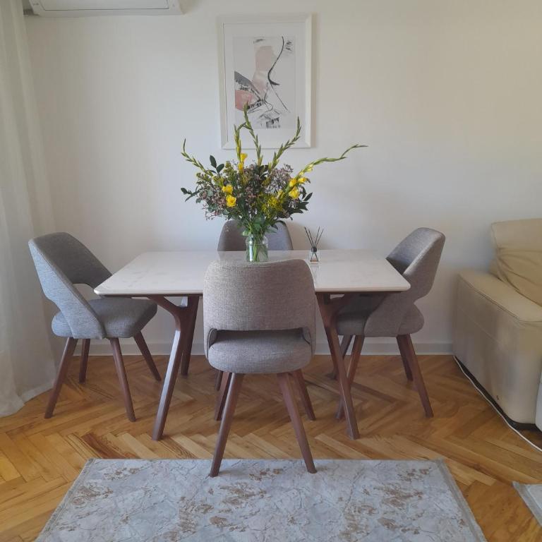 Filip Apartman - Zgrada Jolly Apartmani - Apartman sa 2 Spavaće Sobe - 1