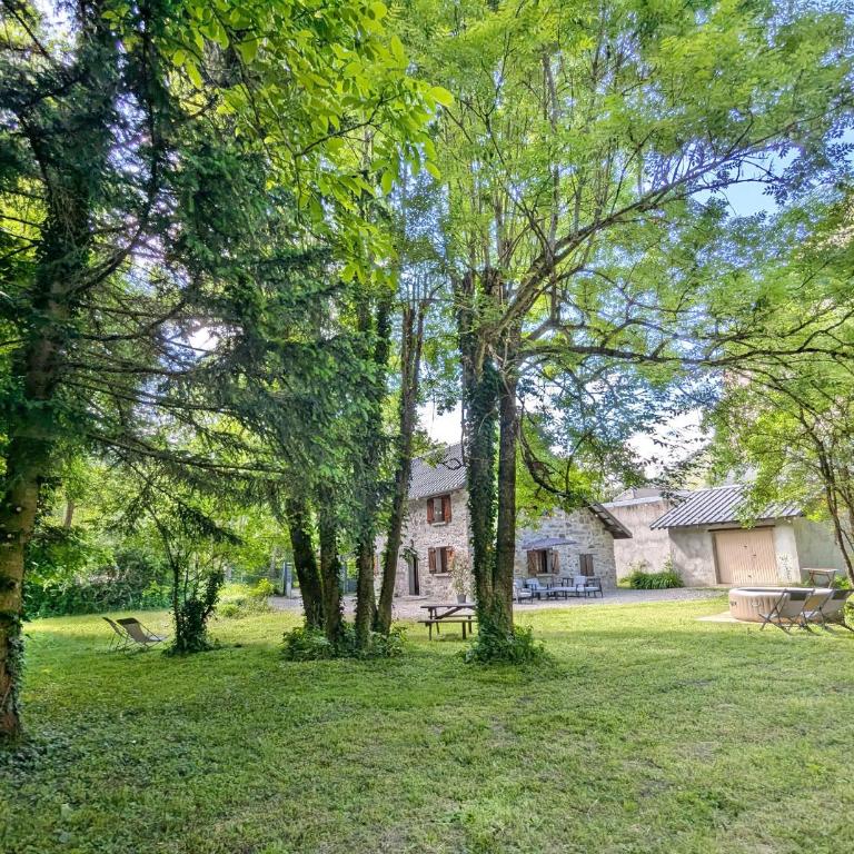 Maison avec grand jardin, garage, jacuzzi supplément - Haus mit 5 Schlafzimmern - 34