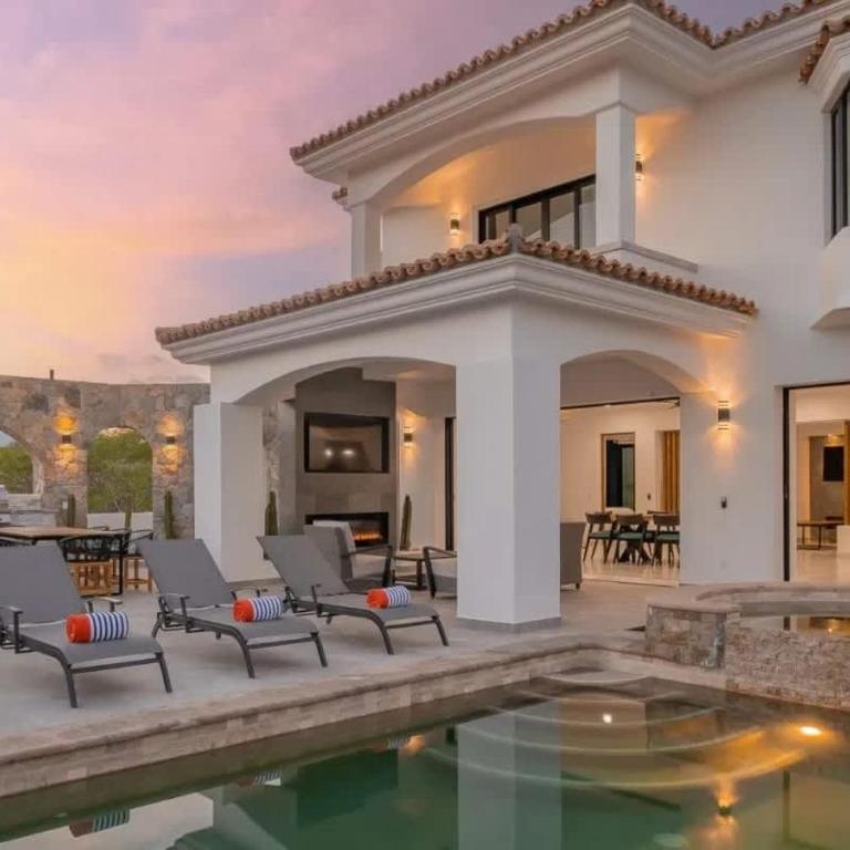 Elegant 6BR Oasis with Ocean Views Pool & Golf - Vacation Home - 1