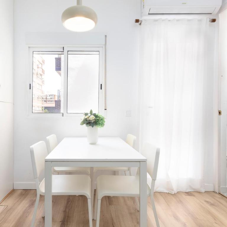 Cozy apartment Valencia city center! - Three-Bedroom Apartment - 24