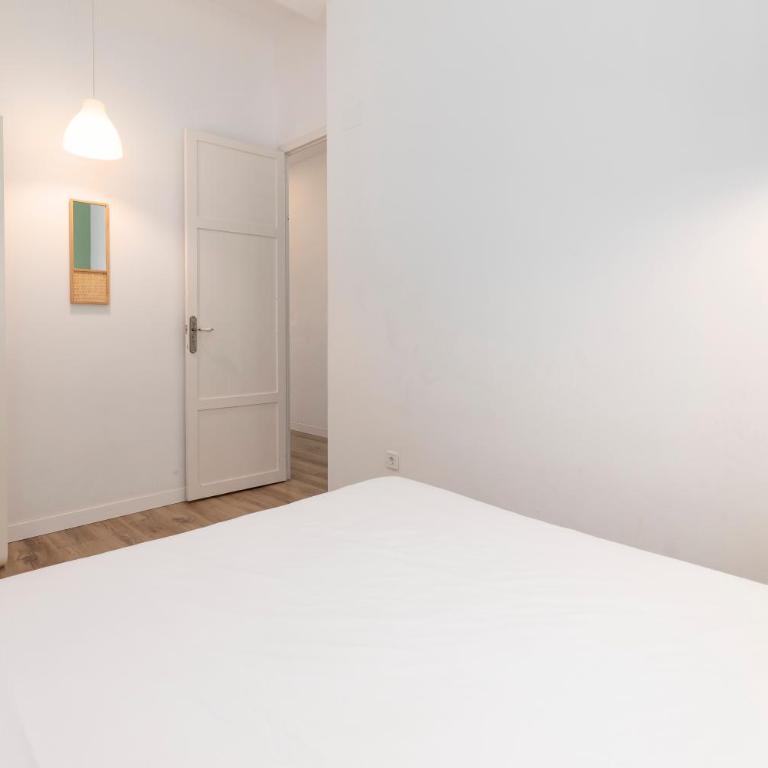 Cozy apartment Valencia city center! - Three-Bedroom Apartment - 35