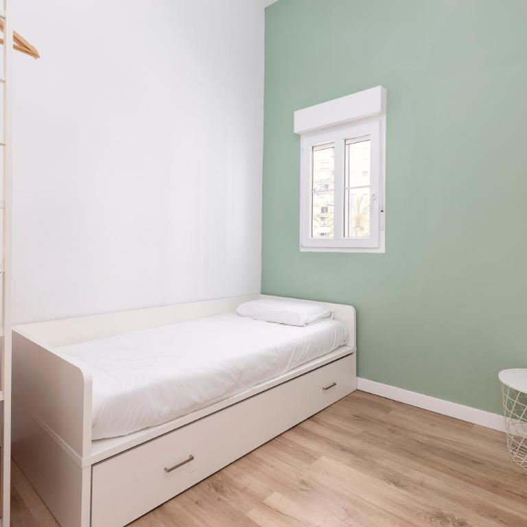 Cozy apartment Valencia city center! - Three-Bedroom Apartment - 37