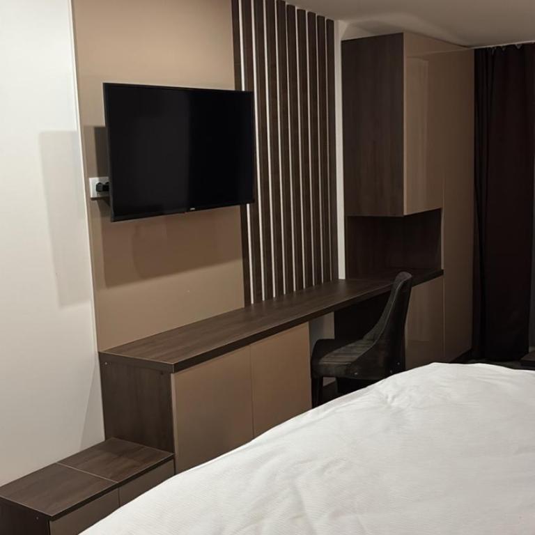 SkyNest 605 Apartment - Studio with Mountain View - 9