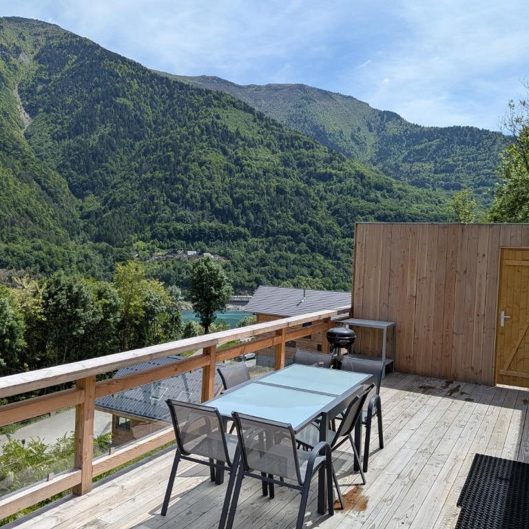 Le Bois Cosy appartement 4 étoiles 6 personnes, ACCES SKI ALPE D'HUEZ GRAND DOMAINE A 3 K M - Appartement 2 Chambres - Vue sur Lac - 6
