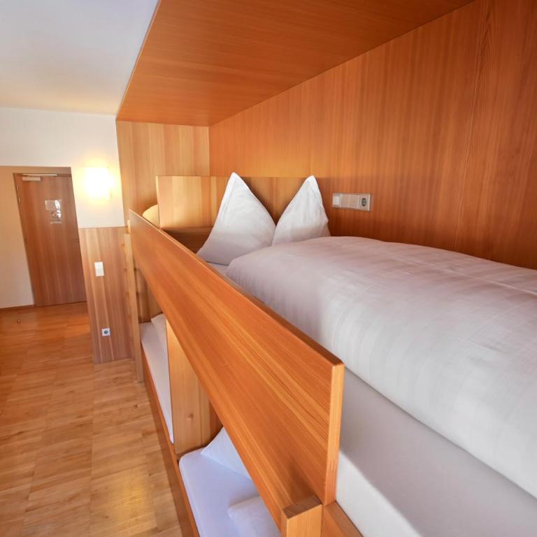 Bed & Breakfast Hostel Nives - Camera Economy con Letto a Castello - 2