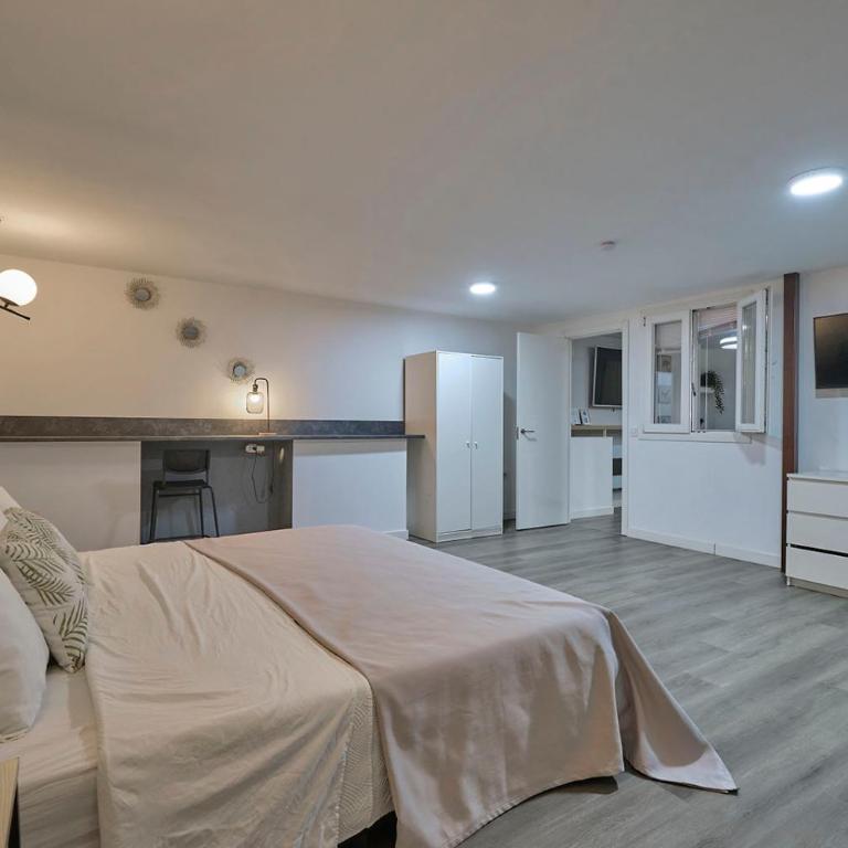Alojamientos céntricos con bañera jacuzzi hidromasaje romántico - One-Bedroom Apartment - 17