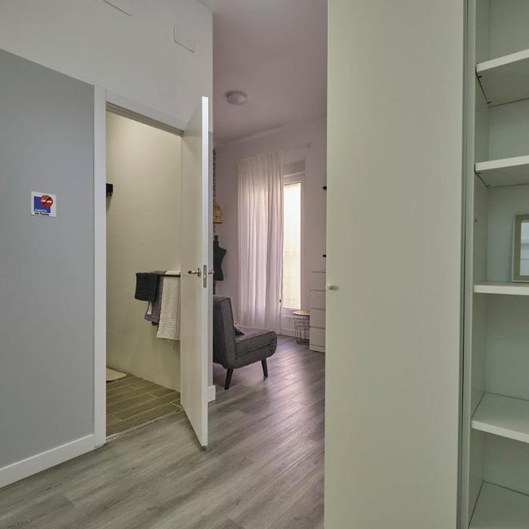 Alojamientos céntricos con bañera jacuzzi hidromasaje romántico - Deluxe One-Bedroom Apartment - 4
