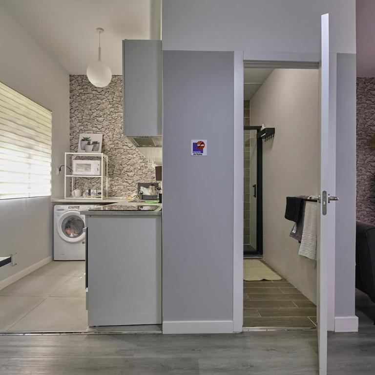 Alojamientos céntricos con bañera jacuzzi hidromasaje romántico - Deluxe One-Bedroom Apartment - 10