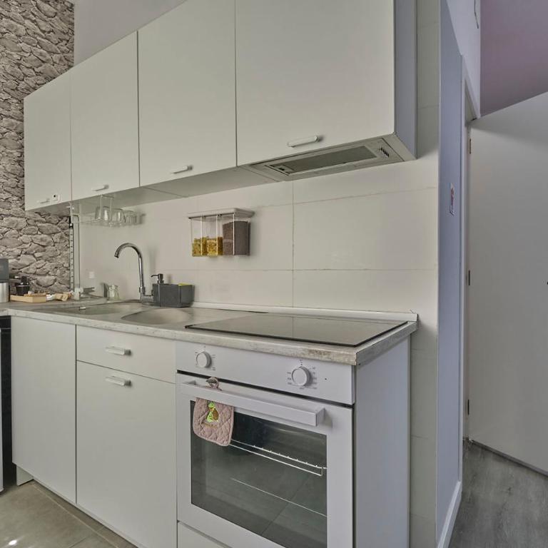 Alojamientos céntricos con bañera jacuzzi hidromasaje romántico - Deluxe One-Bedroom Apartment - 16