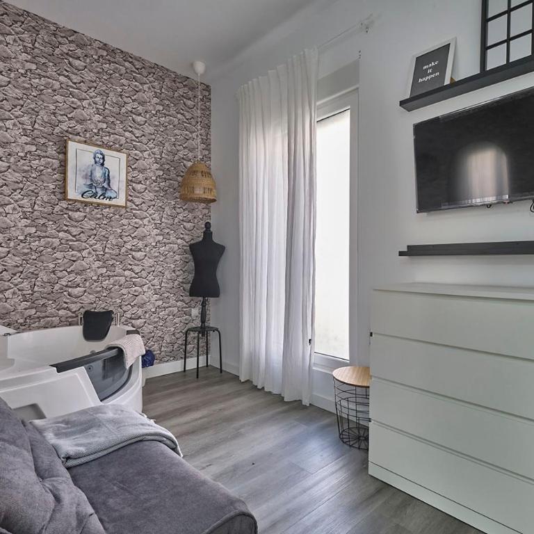 Alojamientos céntricos con bañera jacuzzi hidromasaje romántico - Deluxe One-Bedroom Apartment - 21