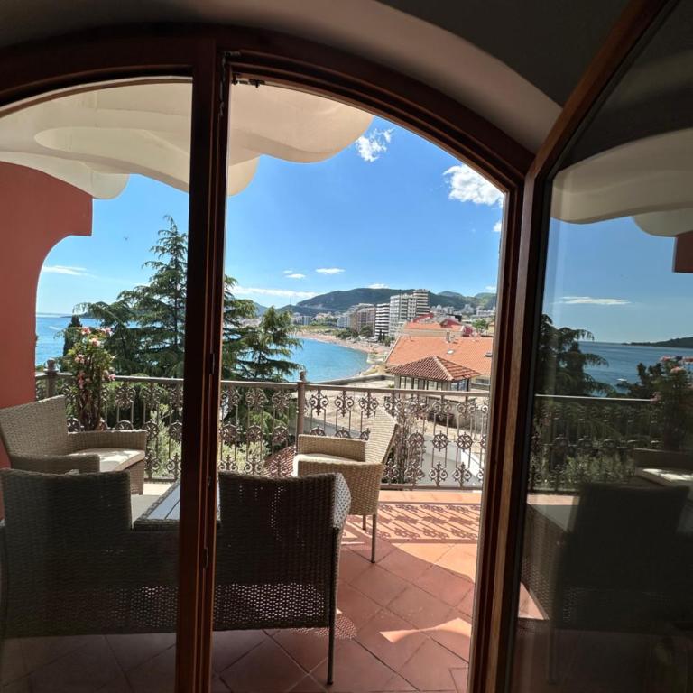 Meridian Hotel - Apartman s 3 Spavaće Sobe, Terasom i Pogledom na More - 3