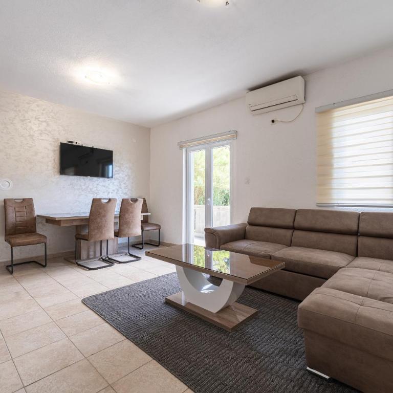 Apartments R&M - Apartman s 1 Spavaćom Sobom i Balkonom - 3