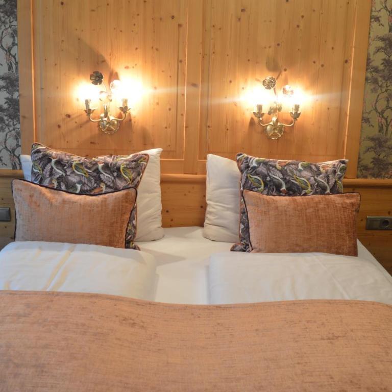 Hotel Jägerhof Mayrhofen - Dreibettzimmer mit Gartenblick - 3