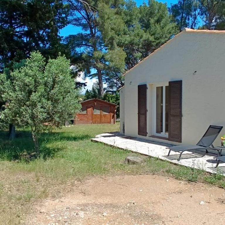 Maison climatisée avec Grand Jardin - 10 min à pied du Brusc et de sa plage - Four-Bedroom House - 25