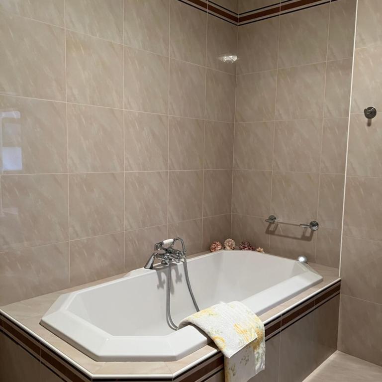 Montenegro Seaside Lux Apartment - Three-Bedroom Apartment - 16