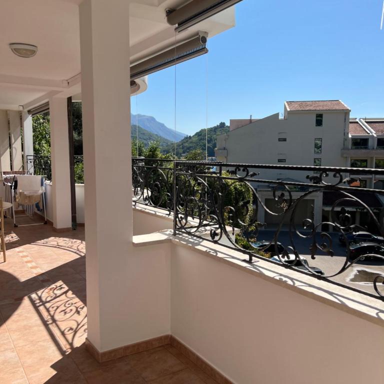 Montenegro Seaside Lux Apartment - Three-Bedroom Apartment - 8