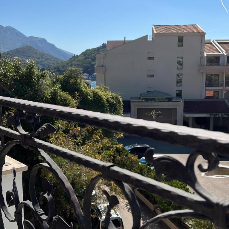 Montenegro Seaside Lux Apartment - Three-Bedroom Apartment - 27