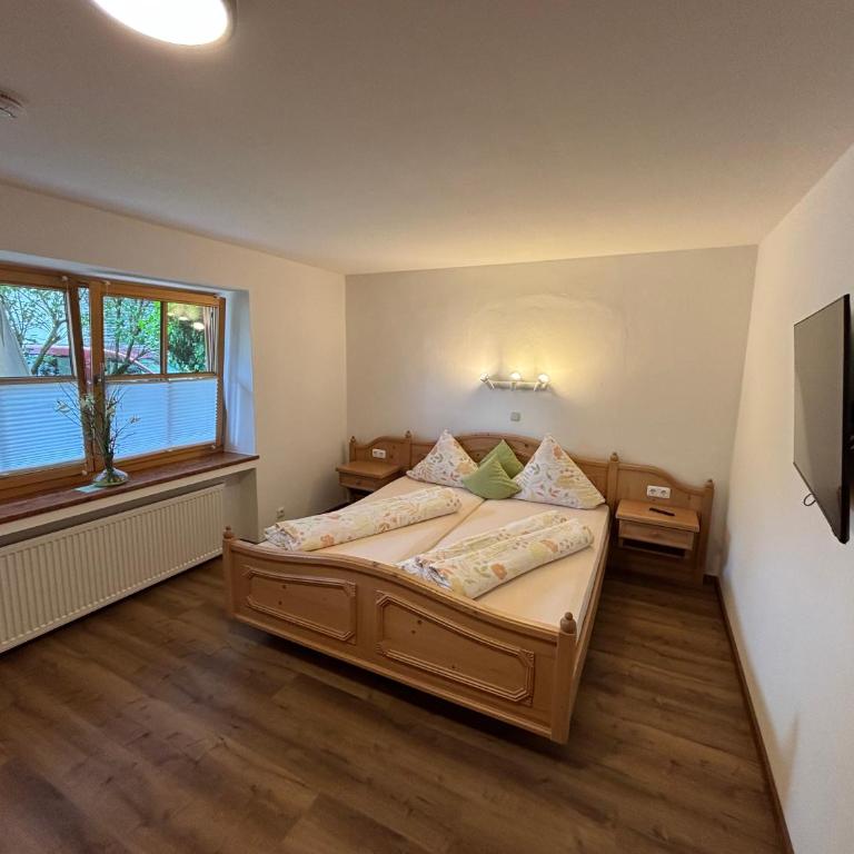 Café Chiemgau und Gästehaus - Apartment mit Terrasse - 1