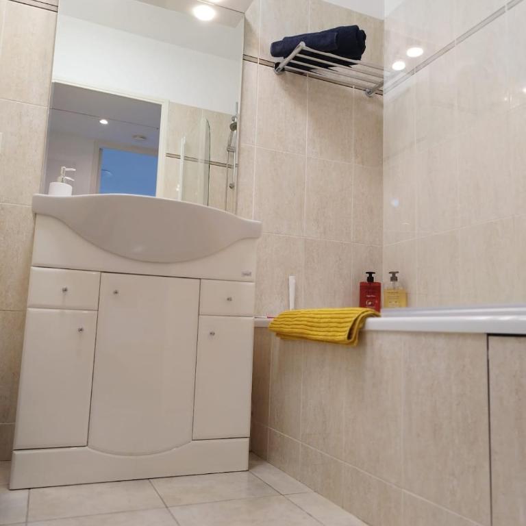Charmant 2 pieces avec parking privé et piscine - Apartment mit 1 Schlafzimmer - 4