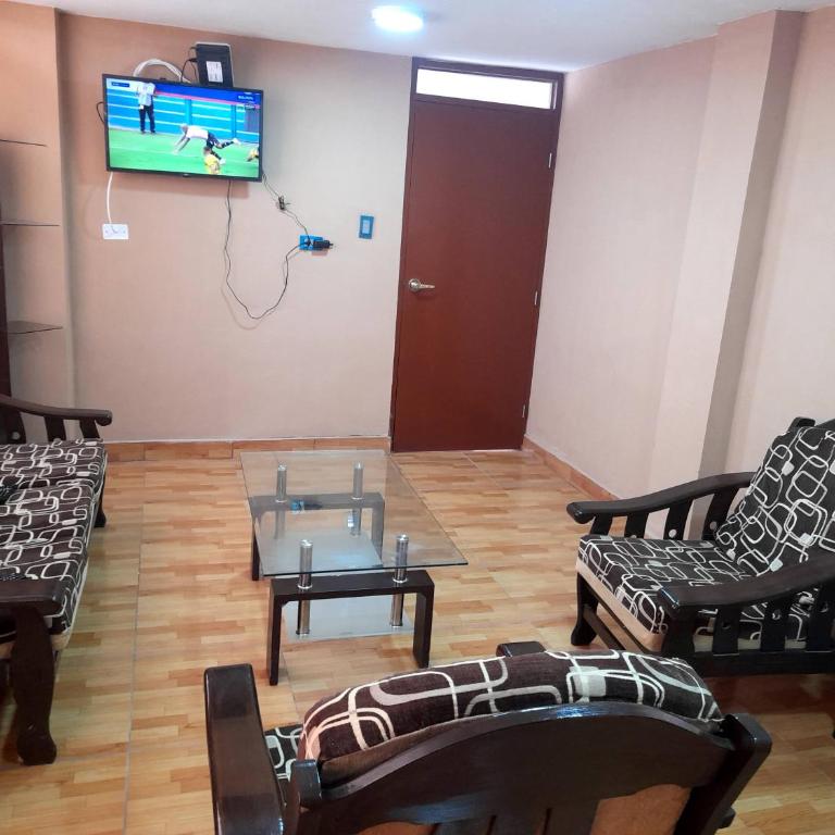 402 Comfy Apt WiFi kitchen SmartTV Central at Callao - One-Bedroom Standard Apartment - 4