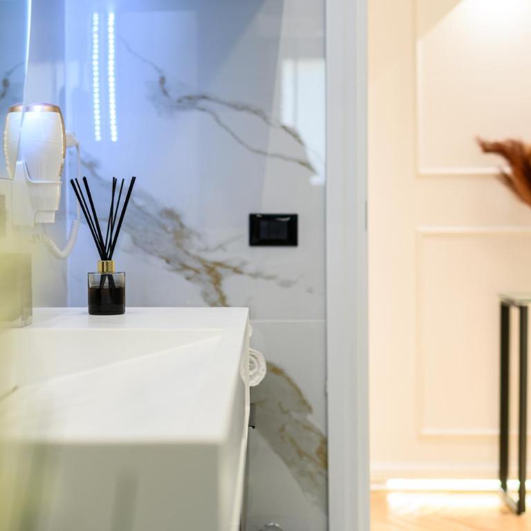 Rome Elegant Suite - Camera Matrimoniale con Bagno Privato Esterno - 13