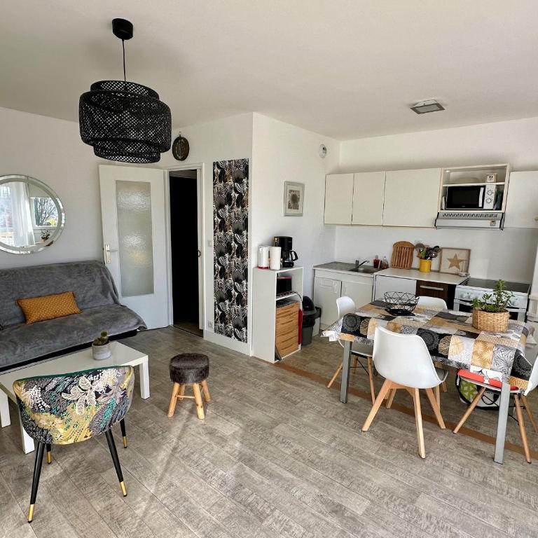 Charmant 2 pièces, balcon, proche centre-ville Cabourg, 4 pers, parking sécurisé - FR-1-487-360 - Apartment - 2