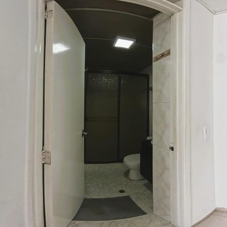 Casa de huéspedes Embajada Americana Aeropuerto - Habitación Individual con baño compartido - 4