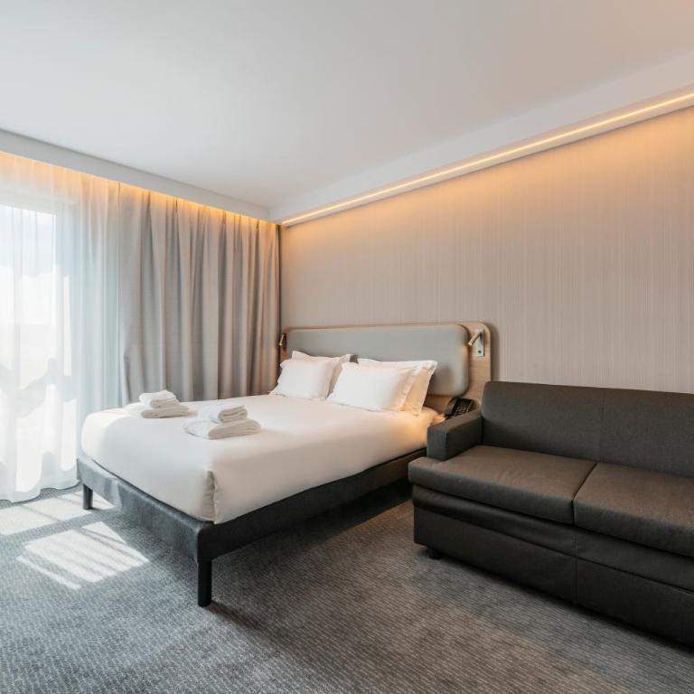 Holiday Inn Express & Suites Reims - Rives de Vesle by IHG - Suite Lit Queen-Size avec Canapé-Lit et Kitchenette - 1