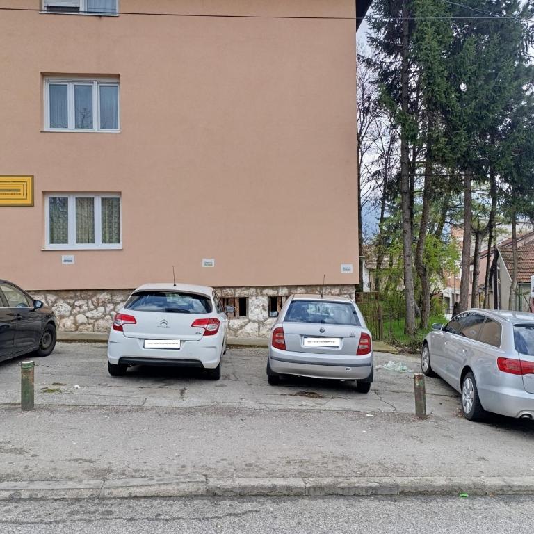 LuxApart Bjelave City Centar free parking - Deluxe Apartment - 25
