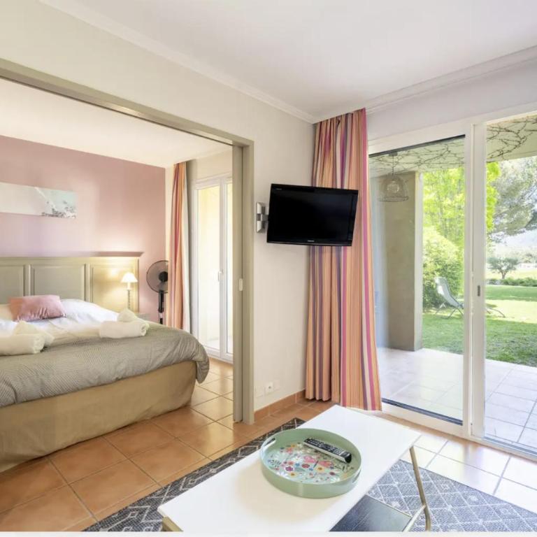 Golf de Pont Royal - appartement paisible rez de jardin - terrasse & piscine - Appartement 1 Chambre - 1