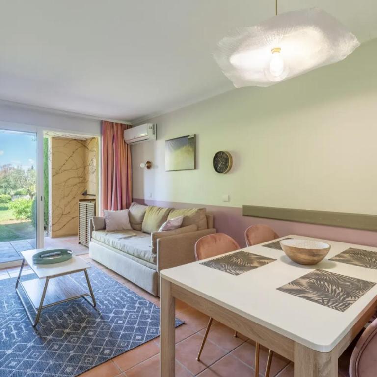 Golf de Pont Royal - appartement paisible rez de jardin - terrasse & piscine - Appartement 1 Chambre - 3