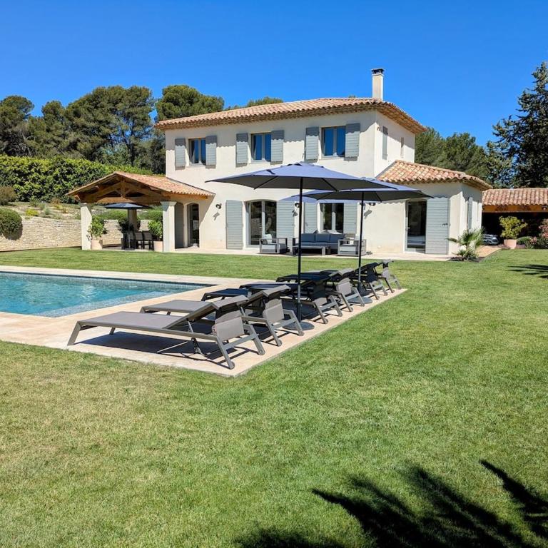 Villa haut de gamme avec piscine et grand jardin - Villa avec Piscine Privée - 7