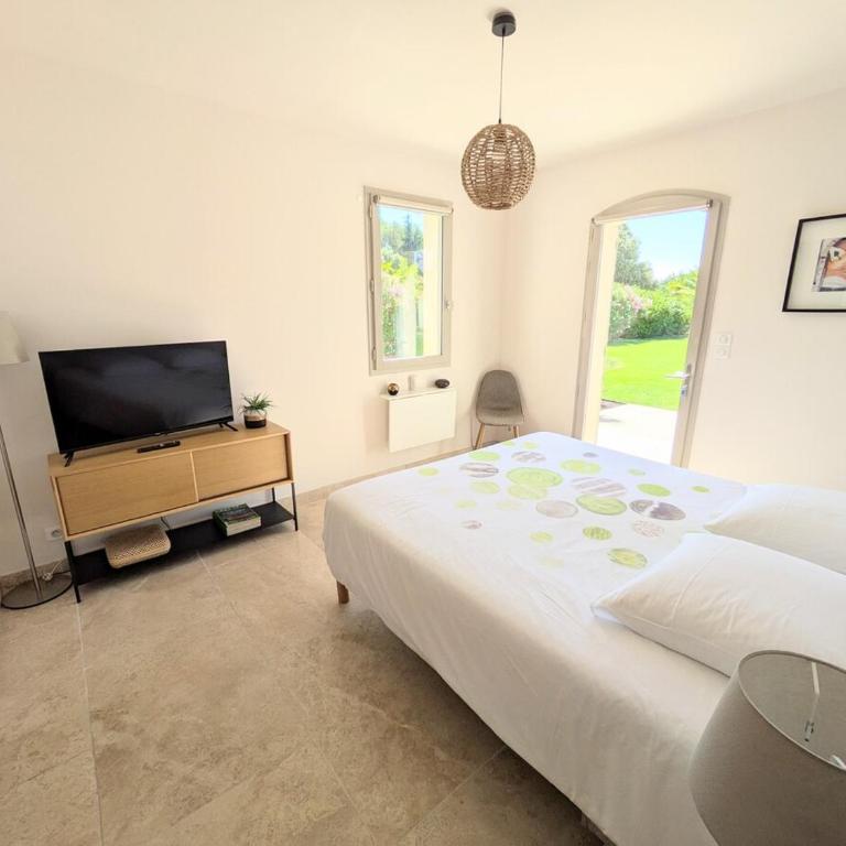 Villa haut de gamme avec piscine et grand jardin - Villa avec Piscine Privée - 8