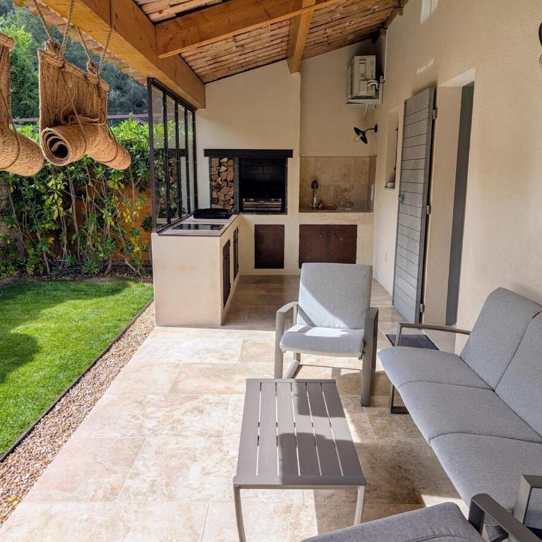 Villa haut de gamme avec piscine et grand jardin - Villa avec Piscine Privée - 27