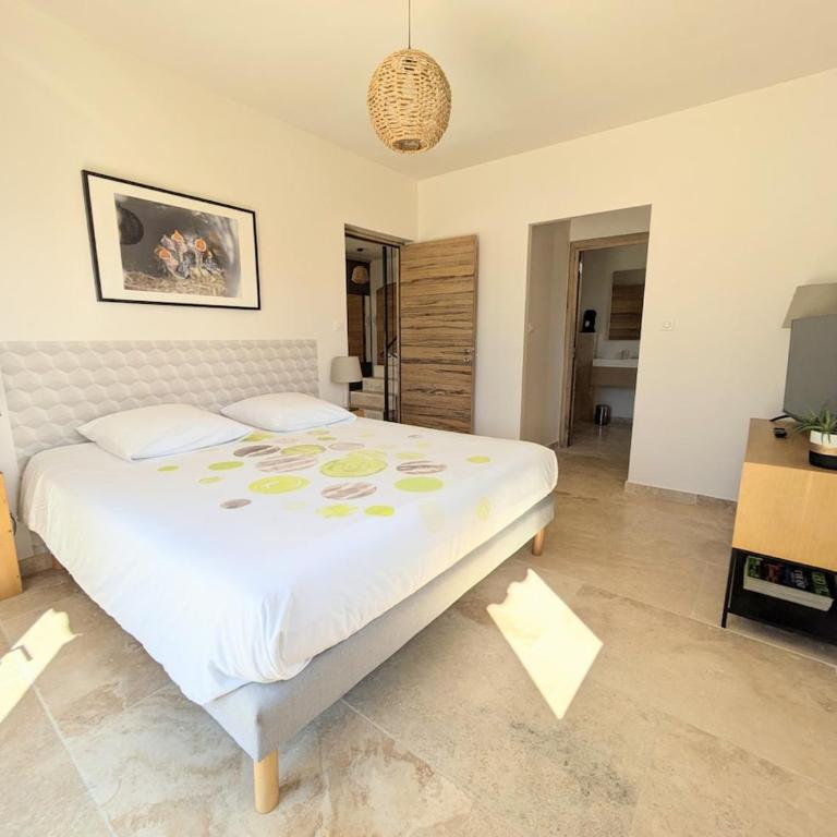 Villa haut de gamme avec piscine et grand jardin - Villa avec Piscine Privée - 46