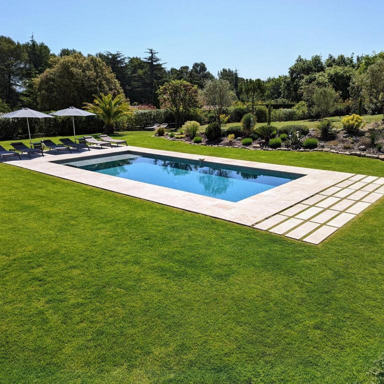 Villa haut de gamme avec piscine et grand jardin - Villa avec Piscine Privée - 50